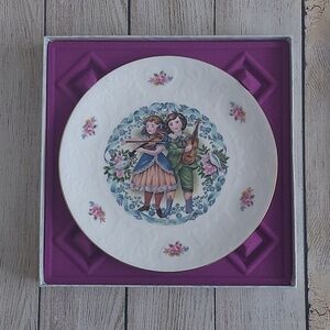 Vintage New In Box Royal Doulton Valentine's Day Plate. 1981